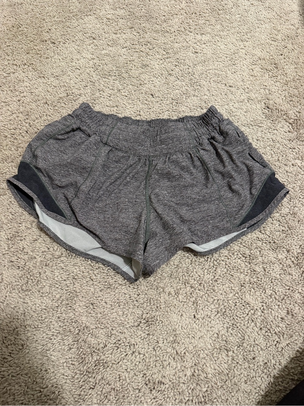 Lululemon 2.5” Low Rise Hotty Hot Shorts - 6 Gray